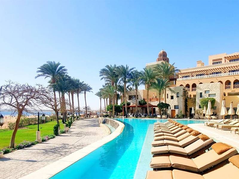 Blick auf das Rote Meer vom Spa-Bereich im The Makadi Spa in Ägypten